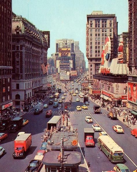 Retro New York on Instagram: “Times Square, 1950s. 📸: unknown” New York Vintage, Vintage New York, City Street, New York State, The Good Old Days, Vintage Photographs, Vintage Photography, Old Pictures, New Yorker