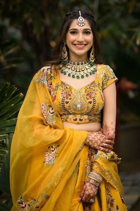 Haldi Ceremony Outfit, Engagement Dress For Bride, Haldi Outfits, Lehenga Saree Design, Mehendi Outfits, Traditional Hairstyle, Indian Bride Outfits, Bridal Lehenga Collection, Indian Bridal Fashion