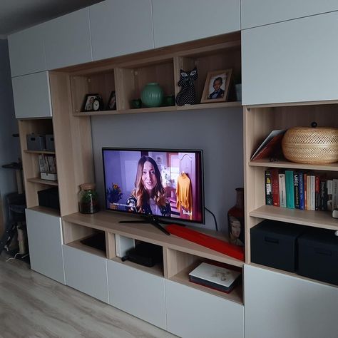 Living Room Built In Cabinets, Chic Living Room Decor, Ikea Living Room, Living Room Tv Unit Designs, Living Room Tv Unit, Ikea Besta, Living Room Design Inspiration, Ikea Home, Chic Living Room