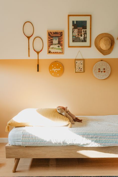 Orange Kids Rooms, 80s Room, Kids Bedroom Organization, Best Bedroom Colors, Orange Rooms, Dorm Inspo, Cute Dorm Rooms, Bedroom Orange, Yellow Bedroom