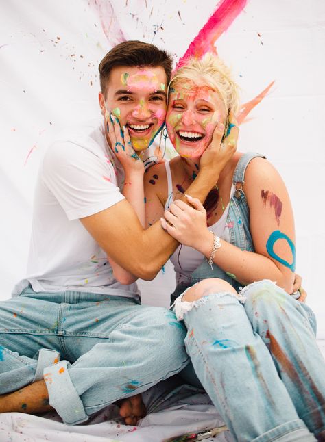 Splatter Paint Photoshoot Couples, Holi Family Photoshoot, Paint Couple Photoshoot, Couples Paint Photoshoot, Holi Photoshoot, Paint Photoshoot, Creative Couples Photography, Brooklyn Photography, Creative Engagement Photo