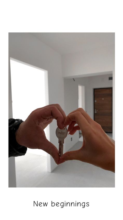 My First Home Aesthetic, Couples Move In Together Pictures, First Home Celebration Ideas, Keys For Apartment, Keys To Apartment Goals Couple, Couple New Home Aesthetic, Couple Buying House Aesthetic, Home Keys Couple, Moving In With Your Boyfriend Aesthetic Keys