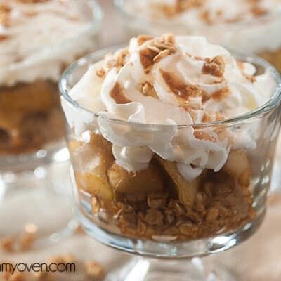 Mini Apple Desserts, Easy Parfait Recipes, Apple Crisp Mini, Desserts Spring, Pecan Blondies, Caramel Apple Crisp, Mini Caramel Apples, Butter Pecan Ice Cream, Pecan Ice Cream