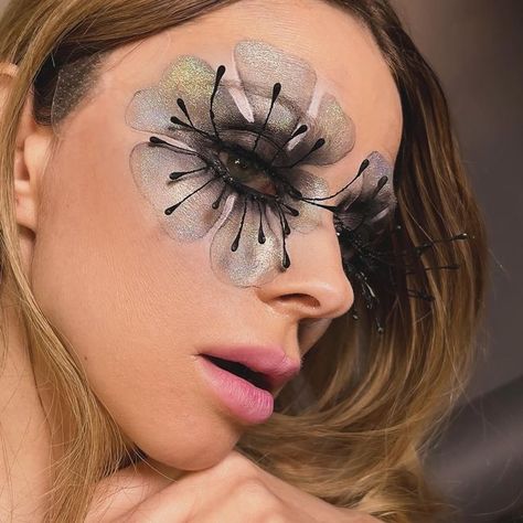 Liza  Kondrevich on Instagram: "Flower makeup vibes !  Lash or lashless, which look wins your heart? Hero products ( visual list, swipe👉🏻): #MakeupByMario master mattes #theneutrals eyeshadow pallet, shades MN 2, MN11, MN12 as base and  holographic chameleon glitter on top , finished with craft thread dipped in black acrylic paint ( I don’t know the purpose this craft thread but when I saw it at the local craft store and I knew right away what I am going to create with it)  #MakeupInspiration #eyemakeupinspo #TrendyMakeup #artisticmakeup #creativemakeup #3dmakeup #EyeMakeup #makeupartist #makeup #editorialmakeup #runwayinspiration #runwaymakeup #holographic #holographicmakeup #eyepiece #facejewelry" Makeup Artist Makeup, Holographic Makeup, Flower Makeup, Face Art Makeup, Face Jewellery, Runway Makeup, Black Acrylic Paint, Eyeshadow Pallets, Trendy Makeup