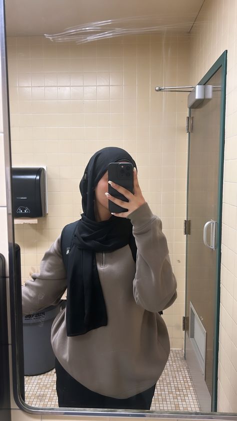 Hijabi Mirror Pic, Hijabi Snap, Hijab School Outfit, Hijabi Gym Outfits, Hijabi Pictures, Hijabi Outfit Ideas, Hijabi Pfp, Hijabi Pics, Modest Gym