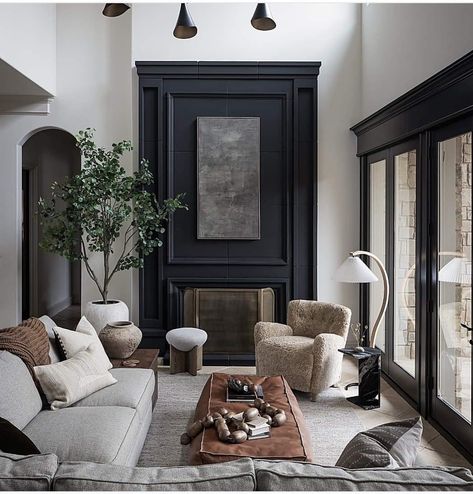 Luxury Room Decor, Moody Interior Design, Moody Living Room, Black Accent Walls, Luxury Room, Latest Interior Design Trends, Traditional Modern, Contemporary Living Room, Interior Design Tips