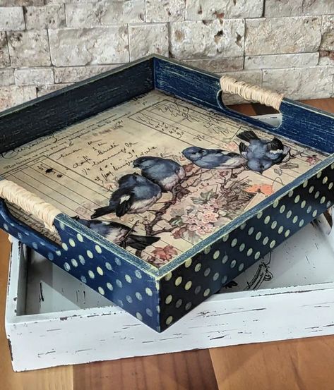 Diy Serving Tray, Decoupage Decor, Decoupage Wood, Decoupage Tray, Decoupage Glass, Napkin Decoupage, Painted Trays, Decoupage Diy, Diy Tray