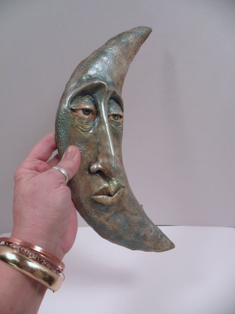 Funky Sculpture, Clay Moon, Face Clay Sculpture, Cool Clay Sculptures, Moon Sculpture Art, Ceramic Moon, Moon Face Art, Clay Sculpture Ideas, Clay Moon Mask