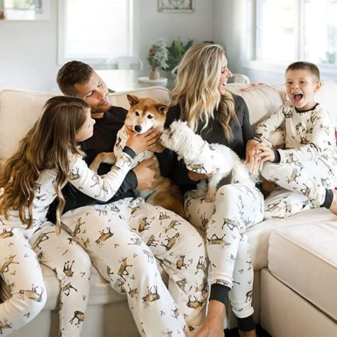 Matching Burt's Bees family Christmas pajamas Santa Experience, Holiday Pics, Cotton Pjs, Family Holiday Photos, Burts Bees Baby, Baby Sleepers, Cotton Pajamas, Family Christmas Pajamas, Matching Family Pajamas