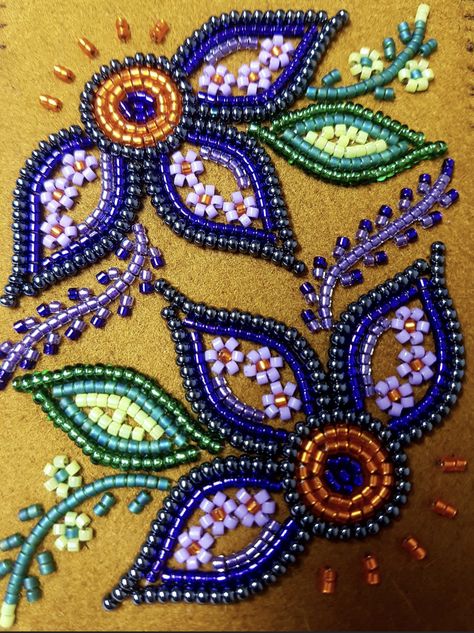 Ojibwe Floral Design Beadwork, Native Beading Patterns Moccasins, Beaded Patches Beadwork, Native Applique Patterns, Powwow Beadwork Pattern, Indigenous Beading Ideas, Metis Beadwork Patterns Free, Native Designs Pattern, Ojibway Floral Patterns