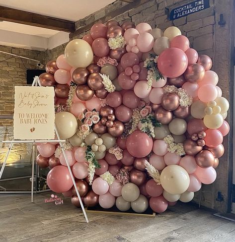 Circular Backdrop With Balloons, Circle Balloon Wall, Round Arch Balloon Garland, Round Balloon Backdrop, Round Backdrop With Balloons, Balloon Arch For Wedding, Arch For Wedding, Gold Balloon Arch, 18th Birthday Decorations