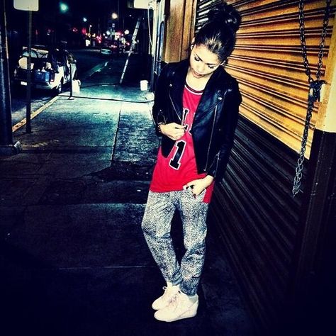 Zendaya Affanso Anglin As Sledge Zendaya 2014, Zendaya Swag, Cute Tomboy Outfits, Zendaya Maree Stoermer Coleman, Androgynous Outfits, Zendaya Outfits, 2013 Swag Era, Zendaya Style, Zendaya Coleman