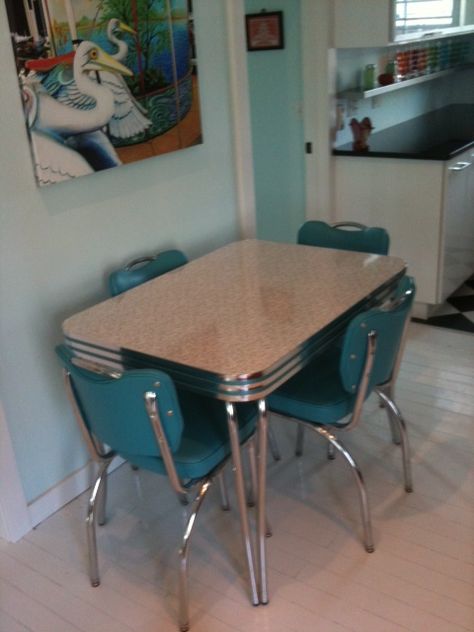 Have this set in our kitchen but makes me want to redo the chairs in this color. Chrome Kitchen Table, Vintage 1950s Kitchen, Kitchen Dinette Sets, Retro Kitchen Tables, Vintage Kitchen Table, Kitchen Dinette, Vintage Dining Set, 1950s Kitchen, Dinette Sets