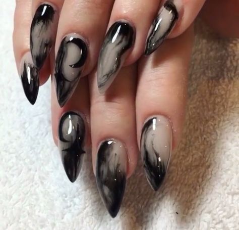 Ongles Goth, Black And White Nails, Nail Art Halloween, Witch Nails, Nail Art Photos, Witchy Nails, Gothic Nails, Black Nail Art, Edgy Nails