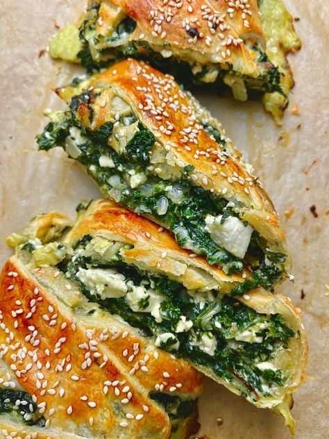 Puff Pastry Spanakopita Recipe, Savory Puff Pastry Braids, Spanakopita With Puff Pastry, Puff Pastry Braid Savory, Spanakopita Puff Pastry, Spinach And Feta Puff Pastry, Spanakopita Recipe Puff Pastry, Spinach Pie Puff Pastry, Puff Pastry Spanakopita