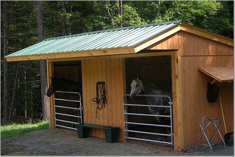 Diy Pole Barn, Small Horse Barn, Small Horse Barns, Horse Shed, Diy Horse Barn, Horse Barn Ideas Stables, Small Barns, Loafing Shed, Horse Shelter