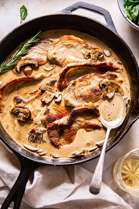 Delicious pork loin steaks cooked with mushrooms, rosemary and shallots in a creamy sauce, and all done in under 20 minutes. Pork Loin Steak Recipes, Pork Loin Steaks, Pork Loin Chops Recipes, Mushrooms Sauce, Pork Steak Recipe, Sauce Video, Creamy Salmon, Truffle Cake, Apple Pork Chops