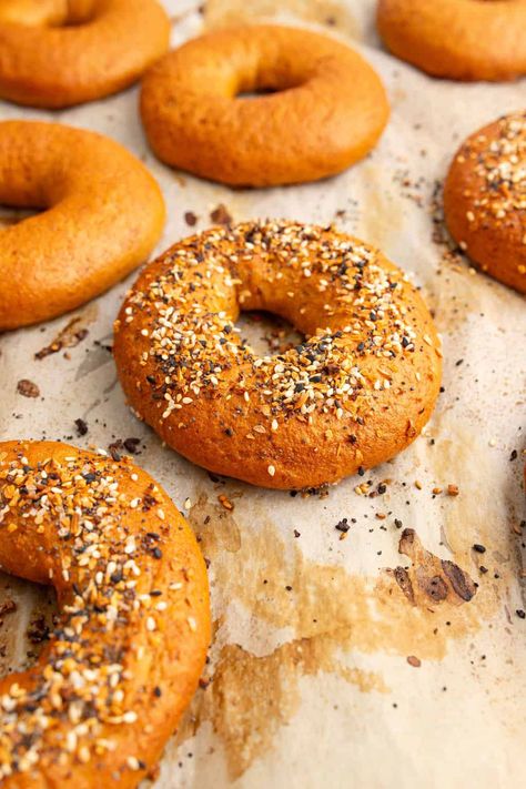 This bagel recipe uses a mix of All-purpose Einkorn flour and whole grain Spelt flour. The mixture of these ancient grains creates amazing flavor and texture. Bagels might seem like an intimidating dish to take on, but it’s much simpler than it seems and the flavor of these homemade bagels will make it well worth the extra effort! Spelt Bagels, Pumpkin Bagels, Einkorn Recipes, Sourdough Bagels, Einkorn Flour, Homemade Bagels, Bagel Recipe, Baking Recipe, Spelt Flour