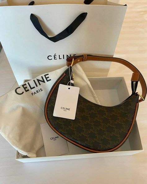 Tas Celine, Sacs Tote Bags, Elegant Handbag, Celine Shoulder Bag, My Style Bags, Luxury Bags Collection, Fashion Guide, Girly Bags, Luxury Purses