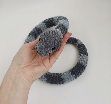 How To Crochet A Snake, Crochet Snake Pattern Free, Crochet Snakes, Snake Plushie, Cute Snakes, Stuffed Snake, Snake Stuffed Animal, Snake Crochet, Snake Decor