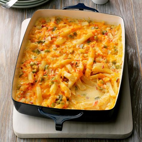 French Fry Casserole Recipes, French Fry Casserole, Fry Bake, Restaurant Appetizers, Frozen French Fries, Frozen Potatoes, Potatoe Casserole Recipes, Supper Ideas, Baked Fries