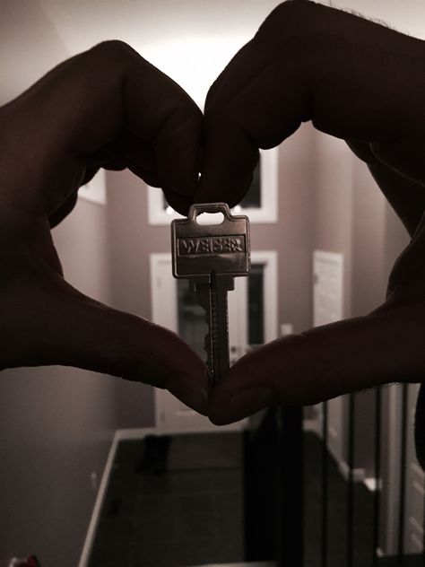 New Apartment Keys Picture, New House Keys Aesthetic, Marriage Vision Board, Couples Vision Board, First Home Pictures, Relationship Vision Board, Vision Board Pics, Buying First Home, Vision Board Collage