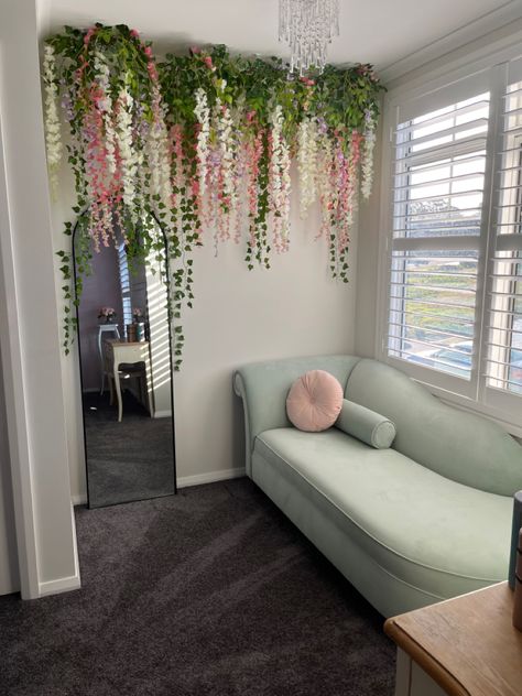 A beautiful chaise lounge in seafoam green with a floor length arched mirror. Above is pastel wisteria. Hanging Flowers Outdoor, Pink Wisteria, Flower Room Decor, Easy Room Decor, Diy Room Decor For Teens, Easy Diy Room Decor, Salon Suites, Cute Diy Room Decor, Dekorasi Kamar Tidur