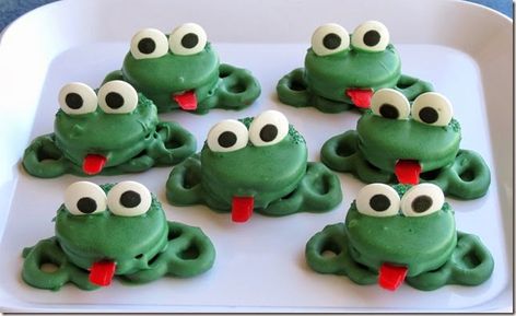 Oreos Pretzel Frogs Oreo Frogs, Oreo Pretzel, Horderves Appetizers, Chocolate Creations, The Whoot, Kids Treat, Cute Snacks, Family Crafts, Fun Treats