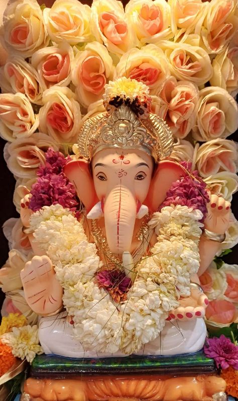 Ganpati decoration at home ideas Ganesh Ji Decoration At Home, Ganpati At Home, Gannu Bappa, Ganpati Murti, Ganesha Images, Ganesh Chaturthi Decoration, Ganpati Bappa Wallpapers, South Indian Bridal Jewellery, Ganpati Bappa Photo