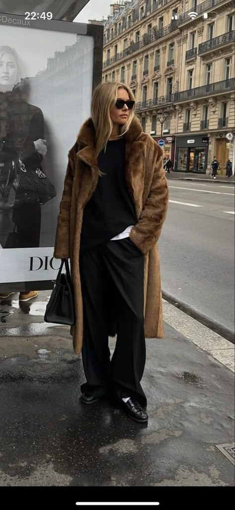 Winter Outfits Sophisticated, Mid Length Fur Coat Outfit, Luxe Fall Outfits, Nyc Winter Going Out Outfits, Cool Cold Weather Outfits, Cold Paris Outfit, South Florida Winter Outfits, Tan Fur Coat Outfit, Fur Trench Coat Outfit