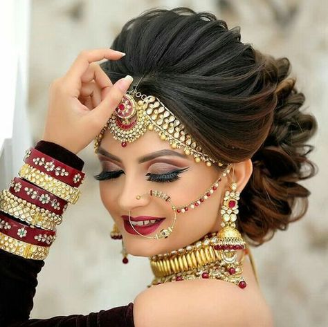 Best Beauty Parlour and Makeup for Ladies at Home in Vrindavan Yojna भारतीय दुल्हन संबंधी, Bridal Hairstyle Indian Wedding, Indian Wedding Makeup, Indian Bride Makeup, Pengantin India, Engagement Hairstyles, Bridal Makeup Images, Bridal Bun, Bridal Eye Makeup