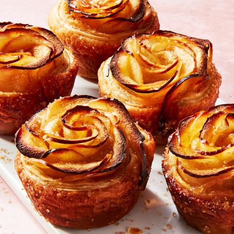 Apple Rose Dessert, Early Fall Dinner, Apple Rosettes, Rose Shaped Apple Baked Dessert, Apple Puff Pastry Roses, Apple Rose Tarts Puff Pastries, Fall Dinner Parties, Rose Apple Tart, Apple Roses Recipe