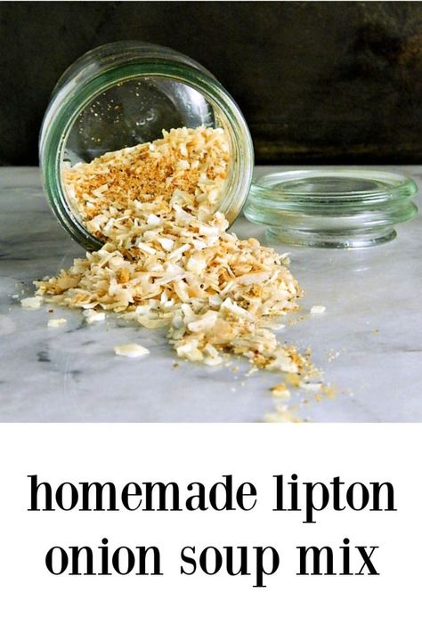 Homemade Onion Soup Mix takes minutes to throw together and costs a fraction of Lipton\'s. Best of all, you control all the ingredients! #HomemadeOnionSoupMix #CopycatLipton\'sSoupMix #LiptonSoupMix #LiptonOnionSoupRecipe #OnionSoupMix Homemade Onion Soup, Onion Soup Mix Recipe, Potatoes Chicken, Homemade Dry Mixes, Diy Easy Recipes, French Onion Dip, Spend With Pennies, Onion Dip, Homemade Spices