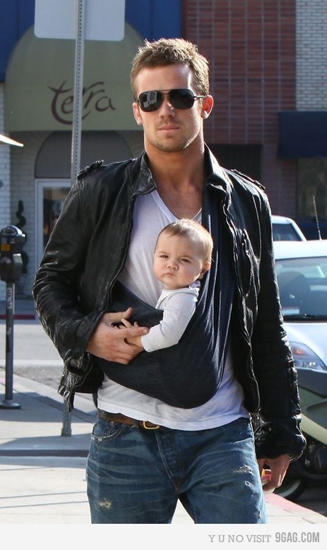 phoarrrrrrwwwww Street Styles, Cam Gigandet, Baby Fotografie, Baby News, Dapper Men, The Perfect Guy, Baby Wearing, Eye Candy, A Man