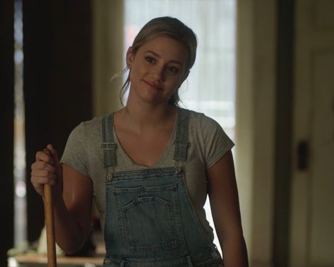 Betty Cooper Aesthetic, Betty Cooper Riverdale, Riverdale Betty, Riverdale Characters, Betty Cooper, Lili Reinhart, Dc Universe, Riverdale, Face Claims