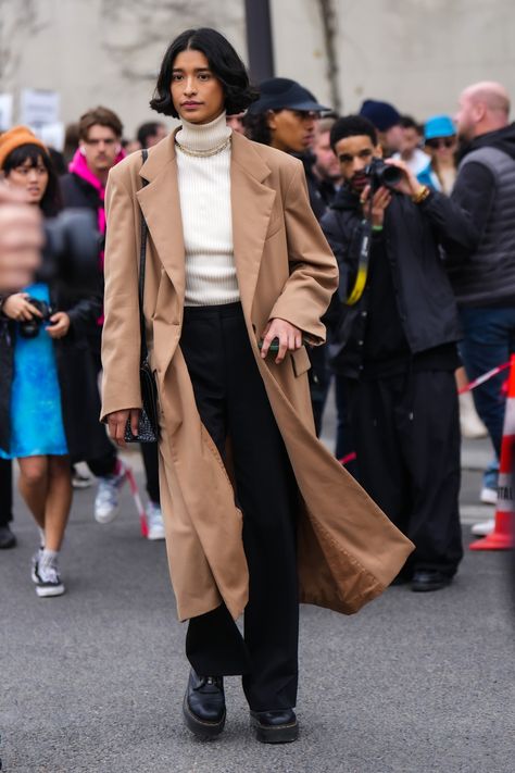 Street Style Doc Martens, Dr Martens Outfit Formal, Doc Martens Snow Outfit, Platform Chelsea Boots Outfit Women, Doc Martens Outfit With Jeans, Business Casual Doc Martens Outfit, Doc Martens Work Outfit, How To Style Doc Martens Winter, Platform Oxford Shoes Outfit