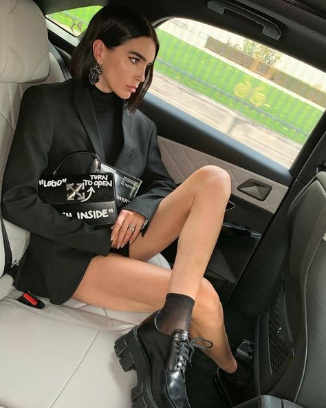 Brittany Xavier, Grunge Fashion, Youtubers, Short Hair, Car Seats, Cool Outfits, Short Hair Styles, Fashion Inspo, Hair Styles