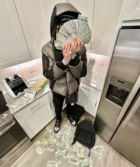 Money Over Love, Love Over Money, Wealthy Lifestyle Luxury, Gaming Profile Pictures, Mens Luxury Lifestyle, Swag Pics, Wealthy Lifestyle, Teen Money, Drip Outfit Men