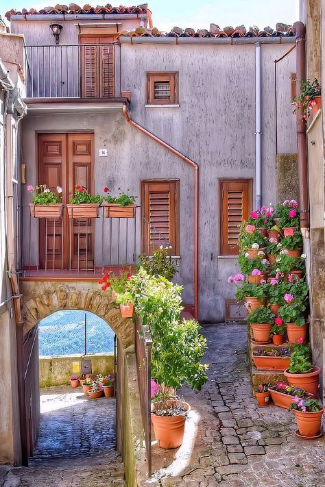 Europe Street, Italian Wall Art, Italy House, Italy Street, Cottage Garden Design, Sicily Italy, Paradise On Earth, City Landscape, Beautiful Doors