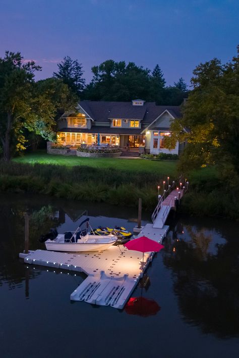 House With Boat Dock, Southern Lake House Exterior, Florida Waterfront Homes, Man Made Lake In Backyard, Lake House Layout, Big Lake House, Lake Front Landscaping, Farm Lake House, Pond With Dock