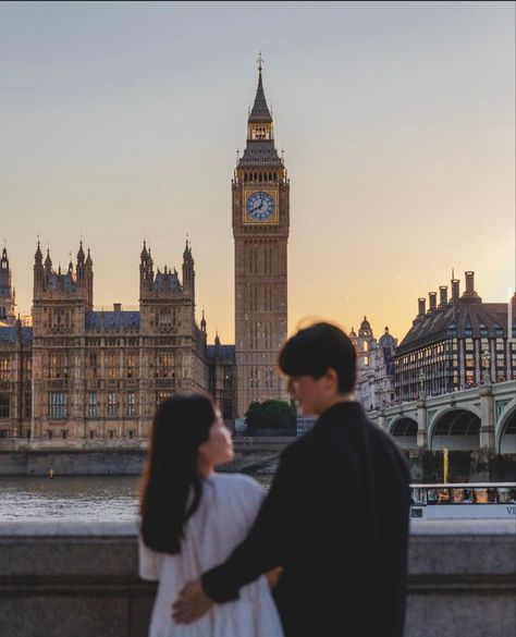 Couple Photo London, England Couple Aesthetic, London Instagram Pictures Couple, Couples In London, London Photo Ideas Couple, London Couple Photos, London Couple Photoshoot, London Couple Pictures, London Couple Aesthetic