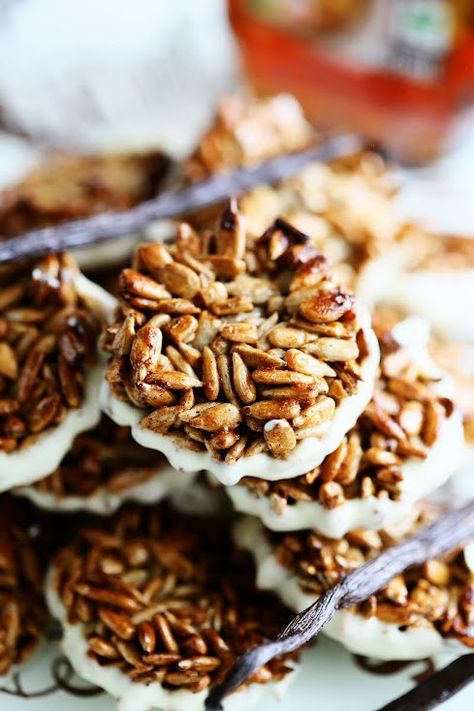 Sunflower Seed Recipes, Chocolate Sunflower, Sunflower Cookies, Goat Cheese Stuffed Chicken, Pumpkin Quinoa, Taste Of Home Recipes, Thanksgiving Desserts Table, Chocolate Bowl, Chocolate Bites