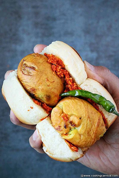 one of the most popular Mumbai popular street food - Vada Pav! It is scrumptious, best and so so tempting. Grab vada pao and steaming hot cup of tea in rainy and cold day and you will be in taste haven. :) Bada pav is a vegetarian fast food dish and is also called as Mumbai's very own burger. This is those type of dish which is loved by one and all. #vadapav #indian #teatimesnack #roadsidefood Bada Pav Recipe, Vada Pao, World Street Food, Pav Recipe, Mumbai Street, Mumbai Street Food, Vegetarian Fast Food, Chaat Recipe, Desi Food