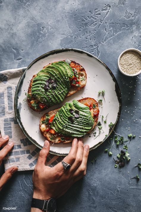 Avocado Bruschetta, Breakfast Avocado, Vegan Food Photography, Avocado Breakfast, Design Restaurant, Types Of Vegetables, Colorful Salads, Menu Restaurant, Super Ideas