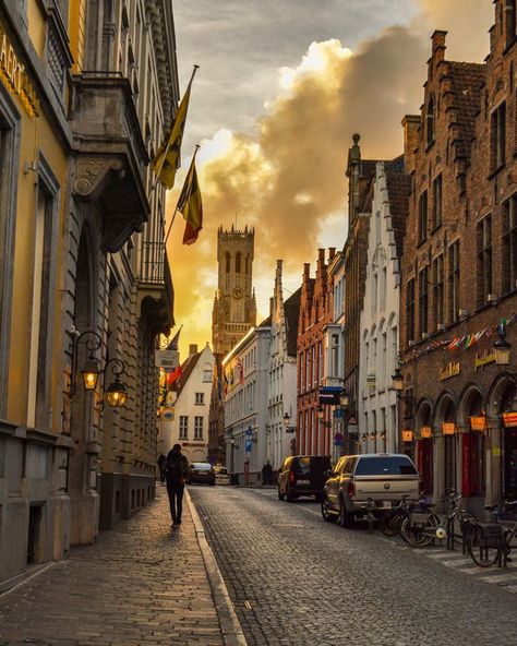 Bruges city streets. #bruges #belgium Belgium Travel Destinations | Family Vacation | Travel with Kids #travel #familytravel #vacation #travelwithkids #bucketlist #wanderlust #Belgium #Europe #visitBelgium #TravelBelgium Belgium Photography, Street Photography Paris, Street Photography Model, Street Photography Urban, Street Photography Portrait, Street Photography People, Europe Street, City Streets Photography, Visit Belgium