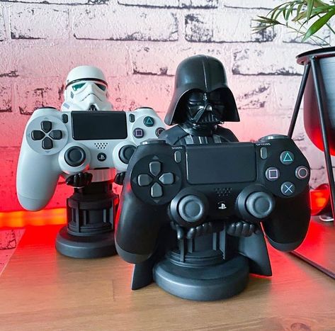 Star Wars Wall Display, Game Controller Shelf, Star Wars Gaming Room Setup, Gaming Controller Holder, Ps5 Controller Stand, Star Wars Gaming Setup, Controller Holder Diy, Star Wars Gaming Room, Lego Star Wars Room