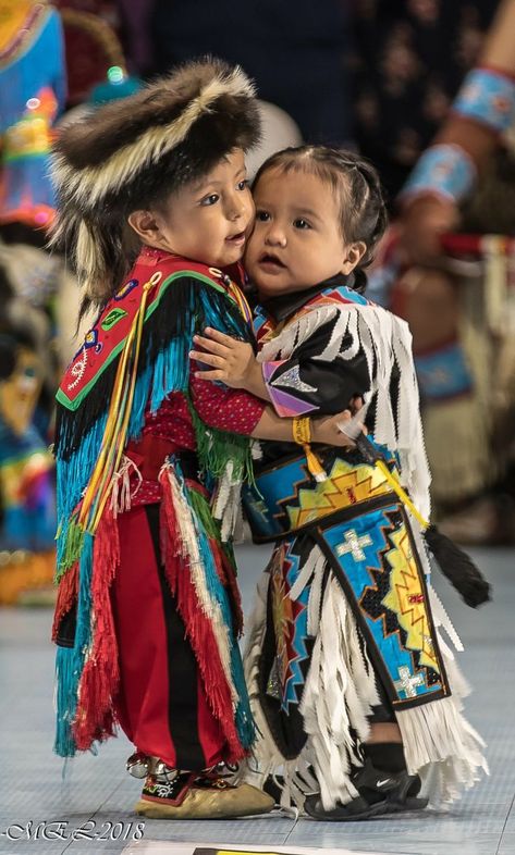 Native Child, Native American Dance, Native American Children, Native American Regalia, Native American Images, Native American Clothing, Native American Pictures, Native American Quotes, Native American Photos