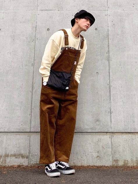 Feminine Mens Outfits, Street Casual Outfits Men, Mens Fashion Casual Outfits Street Style, Mens Overalls Outfits, Overalls Outfit Men, Retro Outfits Men, Streetwear Fashion For Men, Mens Alternative Fashion, Overalls Men Fashion