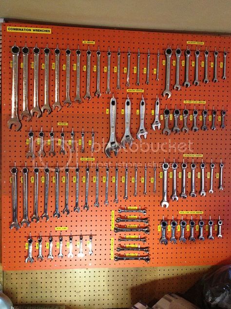 Plan Garage, Organizing Stuff, Peg Boards, Man Garage, Garage Organization Tips, Garage Organisation, Garage Workshop Organization, Garage Tool Organization, Garage Organization Diy