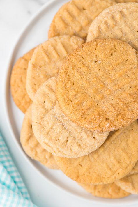 Pancake Mix Peanut Butter Cookies Pancake Mix Cookies, Easy Pancake Mix, Peanut Butter Pancakes, Easy Pancake, Toffee Chips, Classic Peanut Butter Cookies, Cinnamon Roll Cookies, Chewy Peanut Butter Cookies, Peanut Butter Cookie Dough